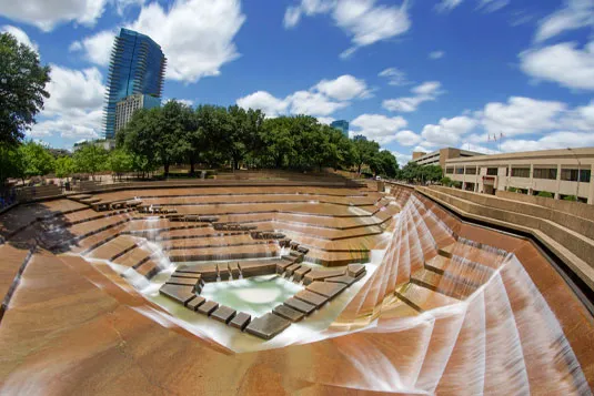 The Nobleman Hotel in Fort Worth, TX is close to the Fort Worth Water Gardens.
